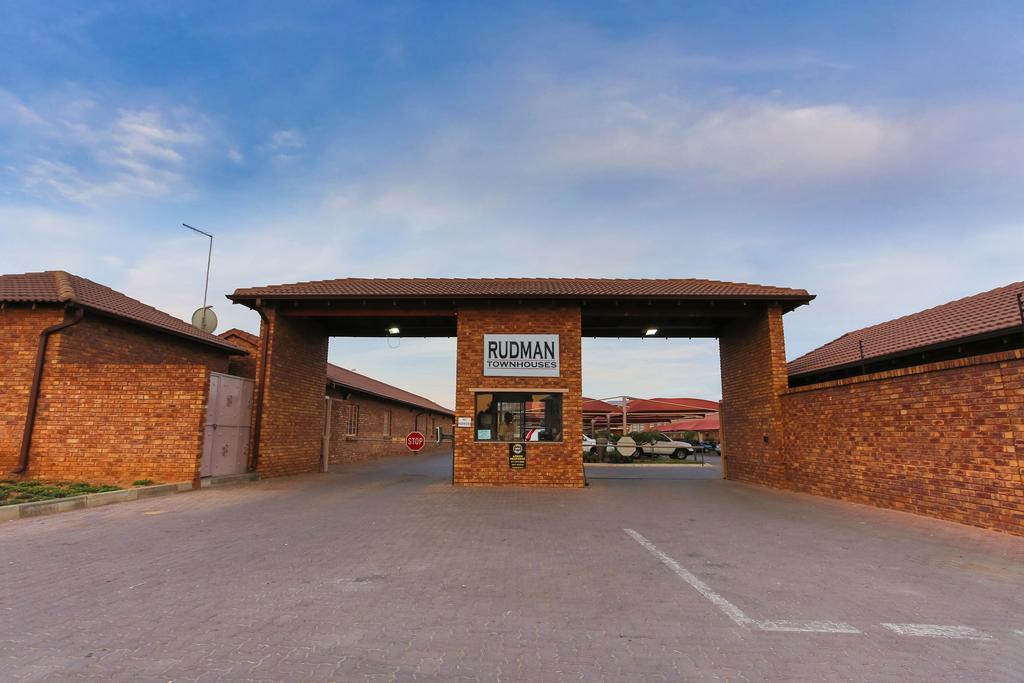 Rudman Townhouses - Or Tambo Airport Boksburg Exteriér fotografie